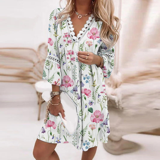 Damen-Kleid in Knielänge – Lockere Passform – V-Ausschnitt – Blumenmuster – Spitzenbesatz – Atmungsaktive Materialmischung