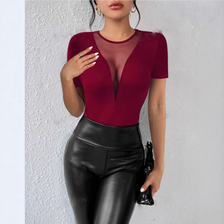 Damen-Shirt – Schmale Passform – Tiefer V-Ausschnitt – Transparente Mesh-Details – Kurzarm – Atmungsaktive Materialmischung